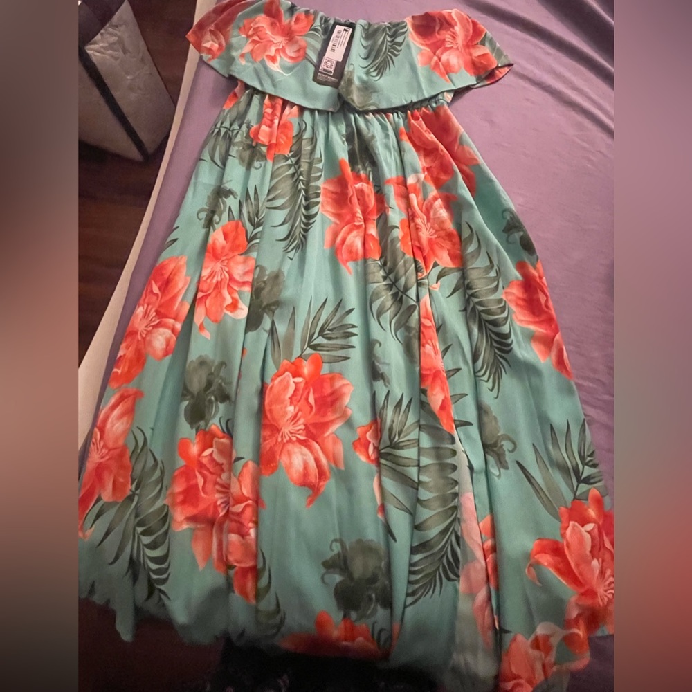 Tropical maxi dress with side slit Size 1x but can fit up 2x comfortably